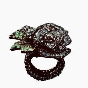 60% OFF Black Rose Rhinestone with Green Leaves Stretchable Band Cocktail Ring